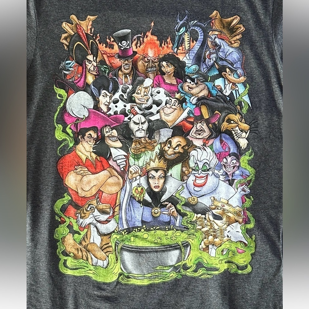 Disney adult Graphic Tee with Cartoon Villains, size LG.